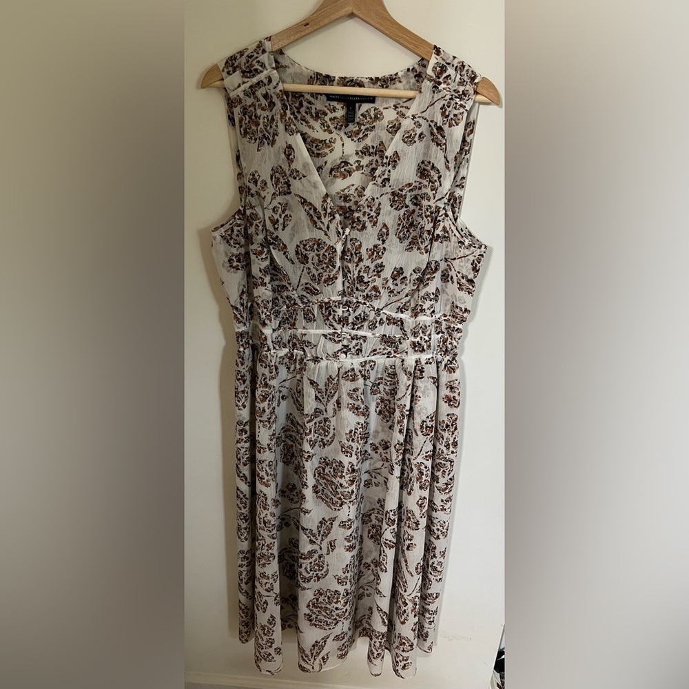 White House Black Market Floral Print Top - Picture 4 of 4
